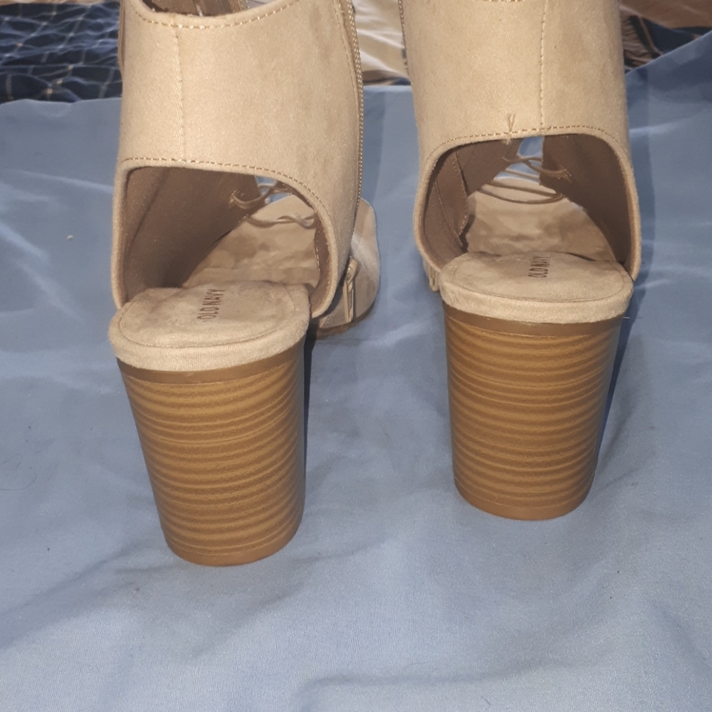 Shooties - Picture 2 of 4
